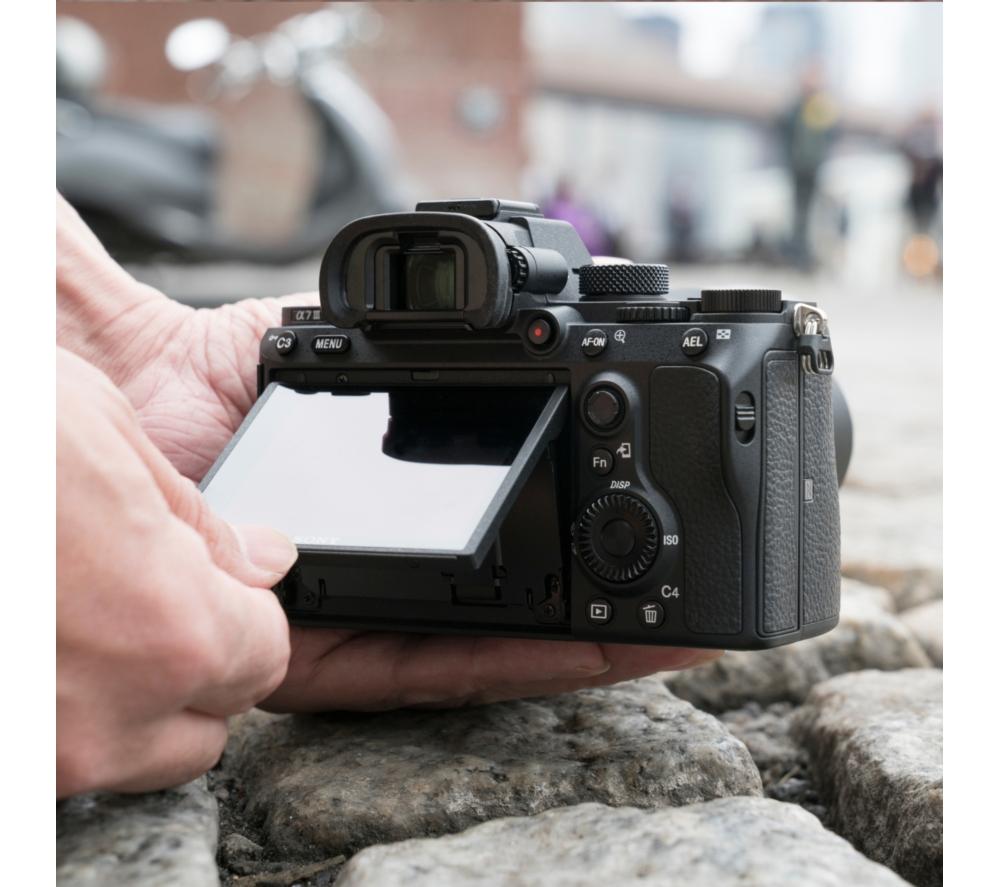 SONY a7 III Mirrorless Camera with 28-70 mm f/3.5-5.6 Zoom Lens