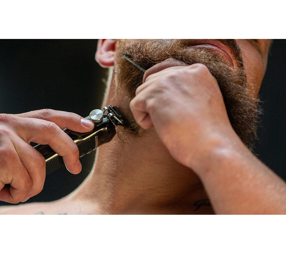 WAHL Pro Series High Visibility Wet & Dry Beard Trimmer - Black