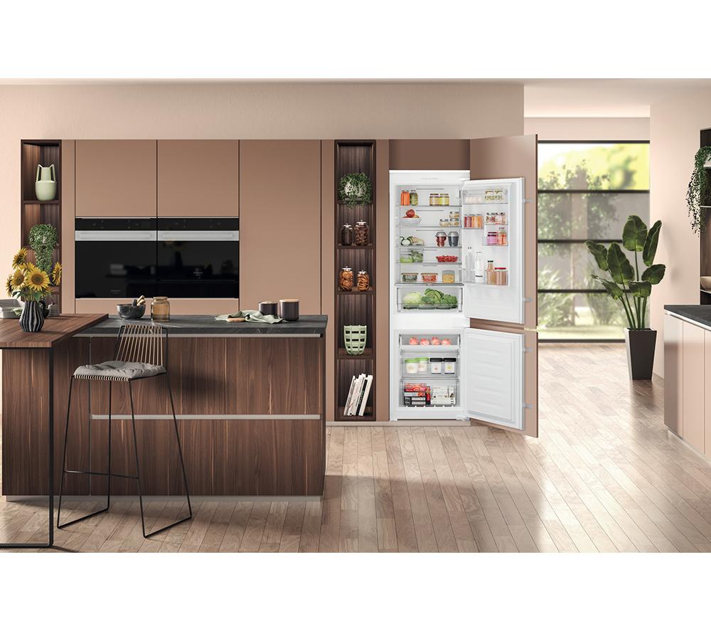 HOTPOINT Total No Frost HTC18 T112 UK Integrated 70 / 30 Fridge Freezer - Sliding Hinge