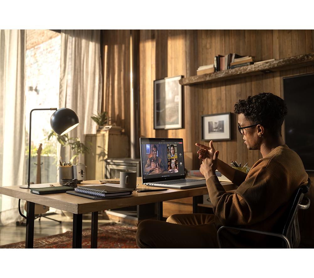 Portátil HP OmniBook 7 AI de 17" - Intel® Core™ Ultra 5, SSD de 512 GB, Plata