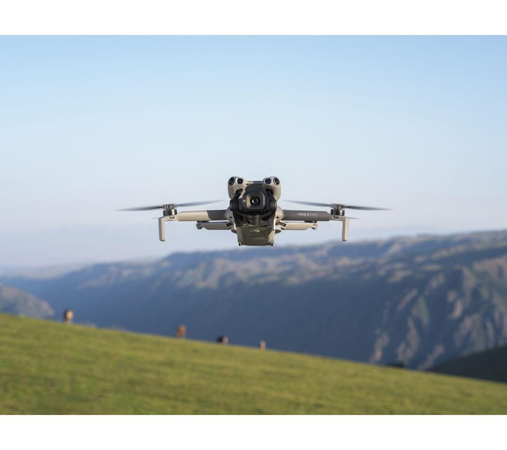 Dron DJI Mini 5 Pro con control remoto RC - Gris