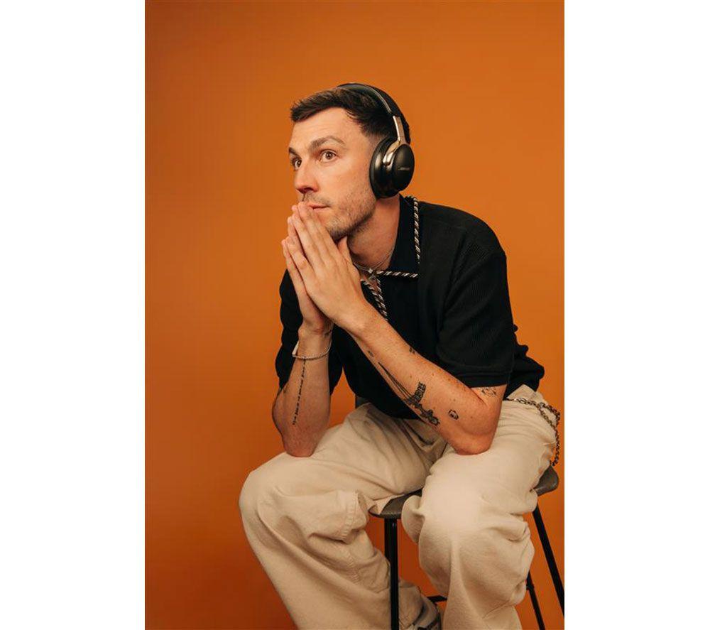 BOSE QuietComfort Ultra (2nd Gen) Wireless Bluetooth Noise-Cancelling Headphones - Desert Gold